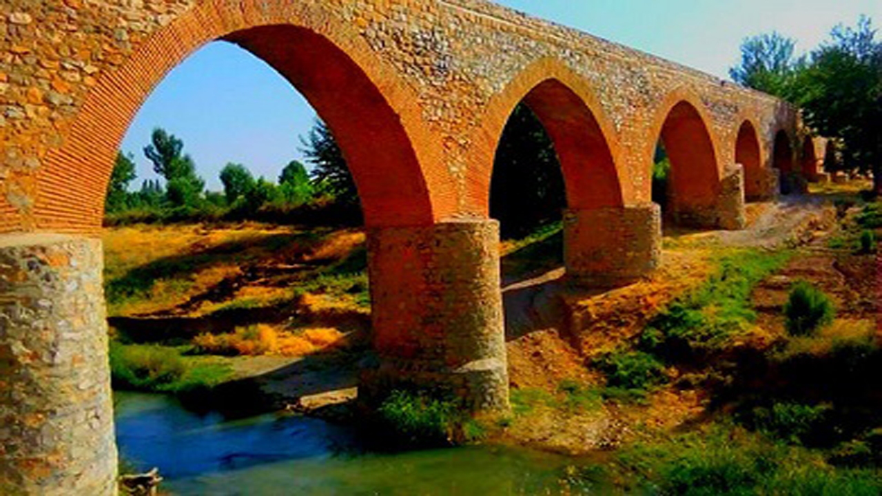 پل قلعه حاتم، شاهکاری تاریخی برای انتقال آب در بروجرد