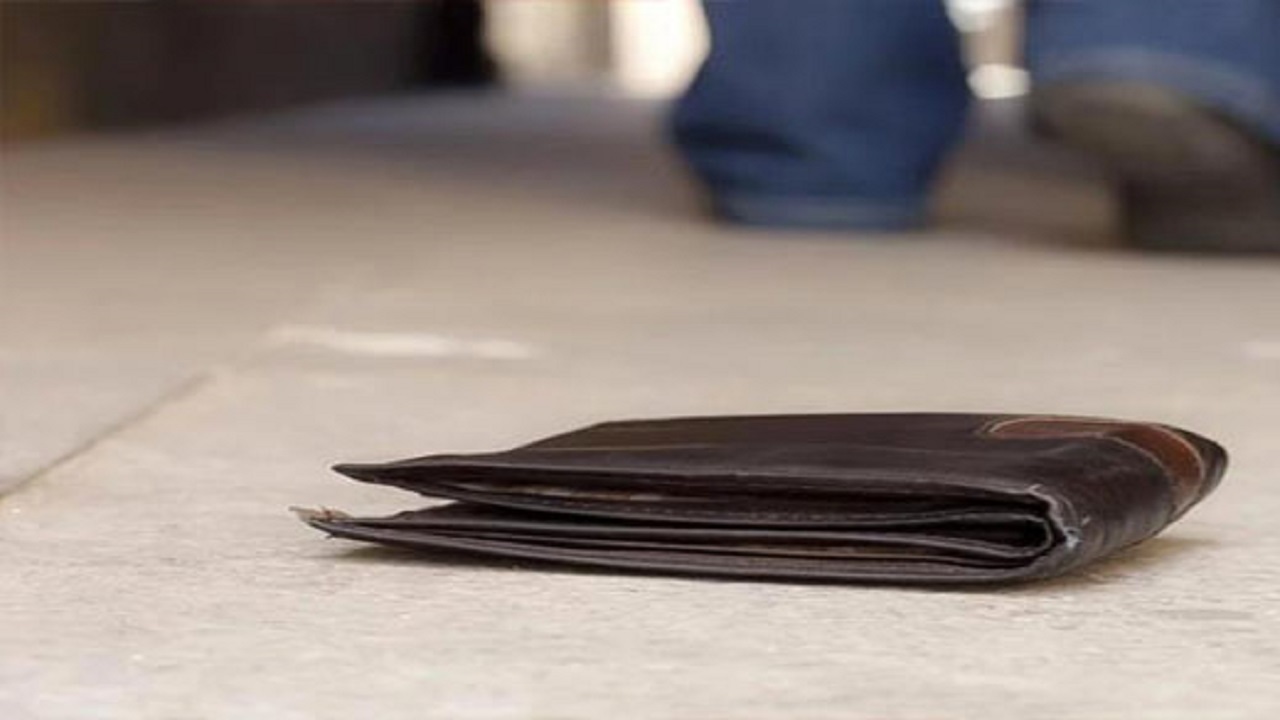 بازگرداندن کیف حامل ۱۱ میلیارد و ۳۰۰ میلیون ریال به صاحبش