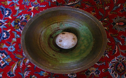 برای تهیه تنها غذای بنفش جهان از ظرف خاصی استفاده می&zwnj;شود که در بین مردم این دیار به تقارچه یا تقار معروف است