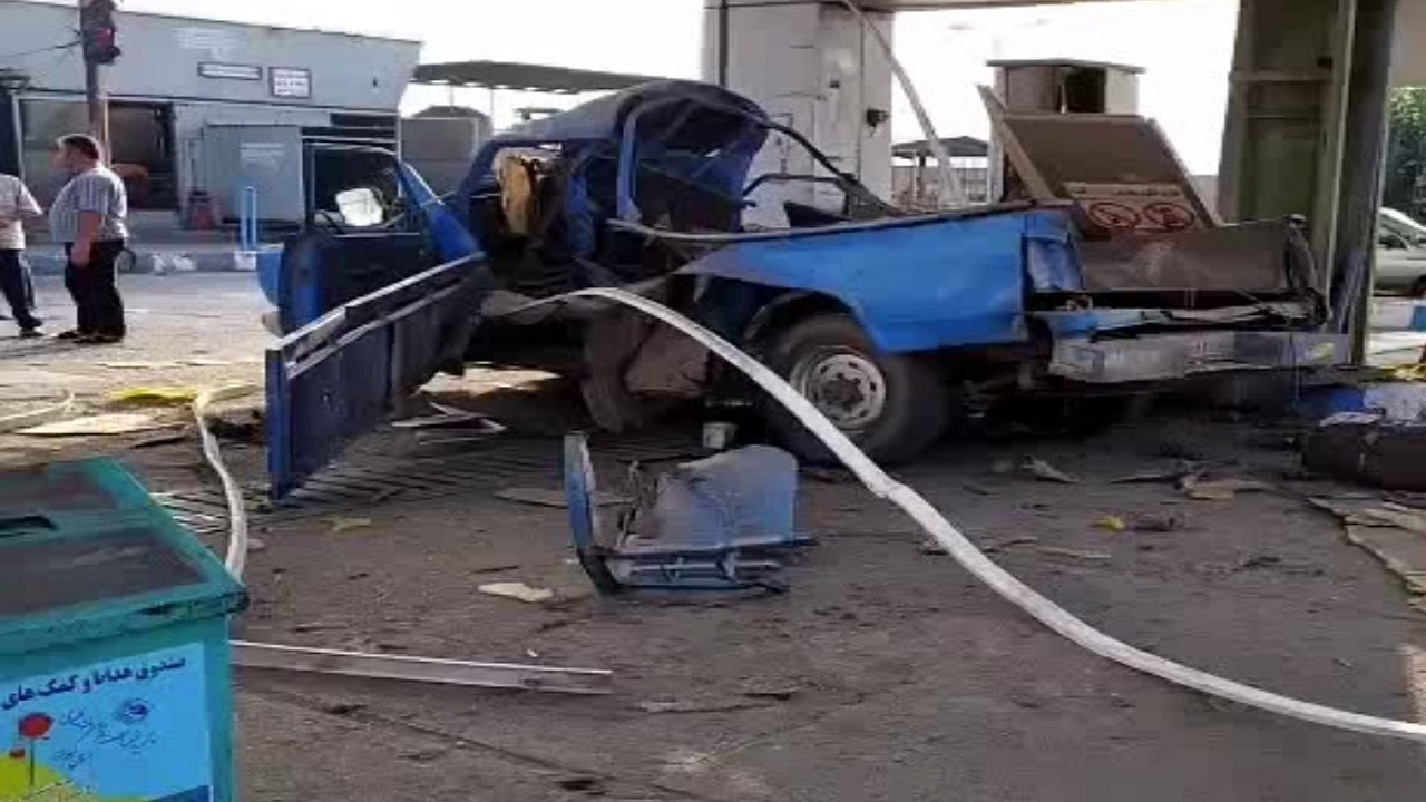 انفجار خودروی نیسان در جایگاه CNG رستم آباد