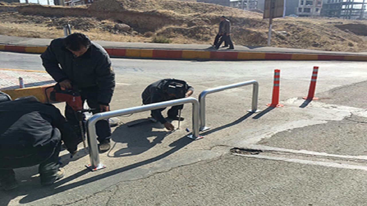 تعویض ۳۳ جداکننده فلزی مسیر دوچرخه در قزوین