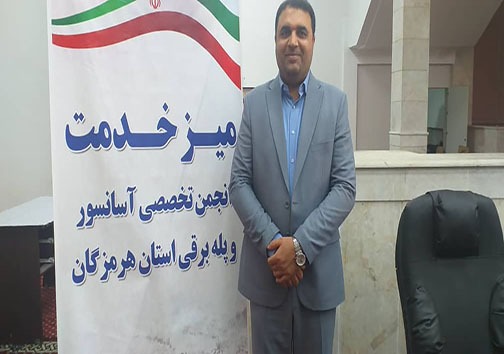 برپایی میزخدمت سازمان صنعت ومعدن،تجارت هرمزگان در نماز جمعه بندرعباس