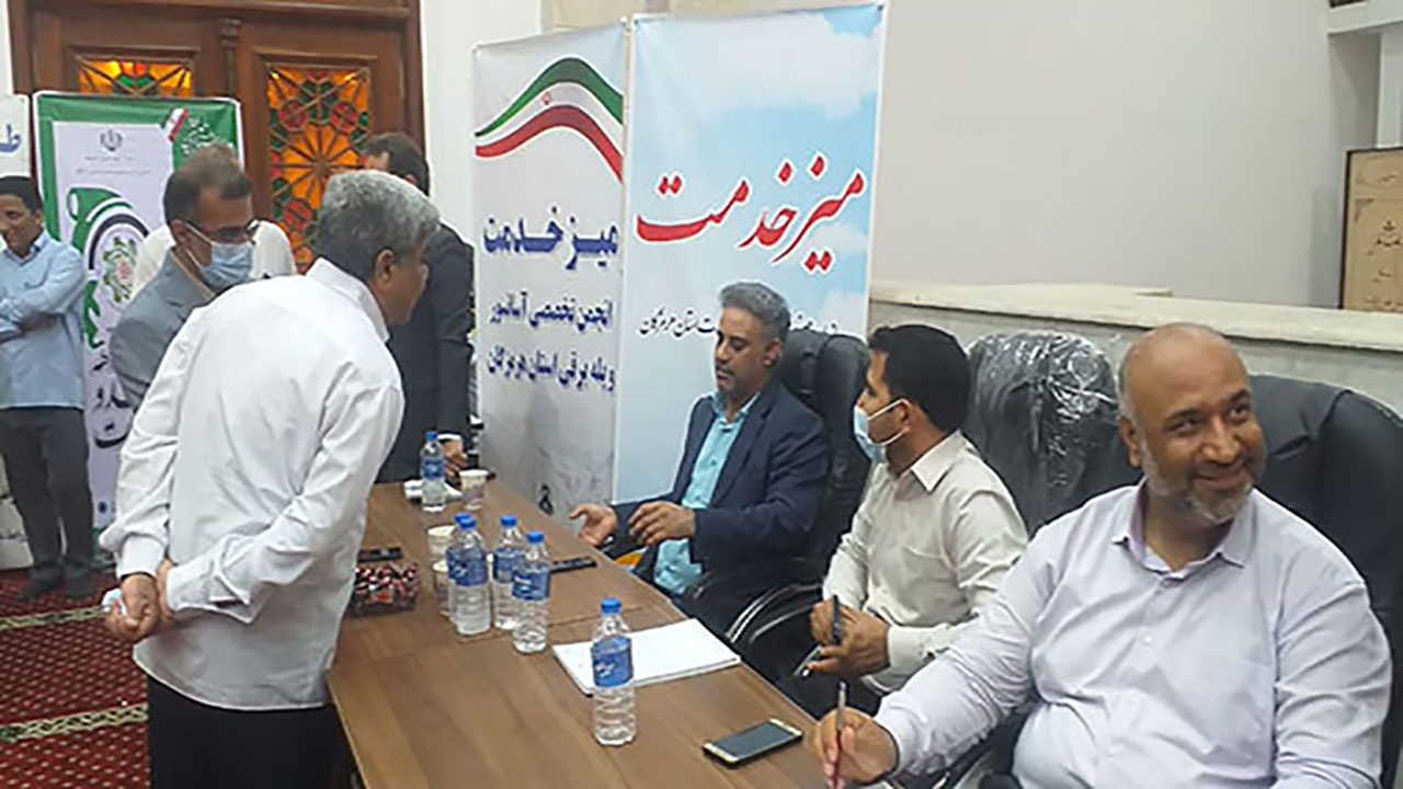 برپایی میزخدمت سازمان صنعت ومعدن،تجارت هرمزگان در نماز جمعه بندرعباس