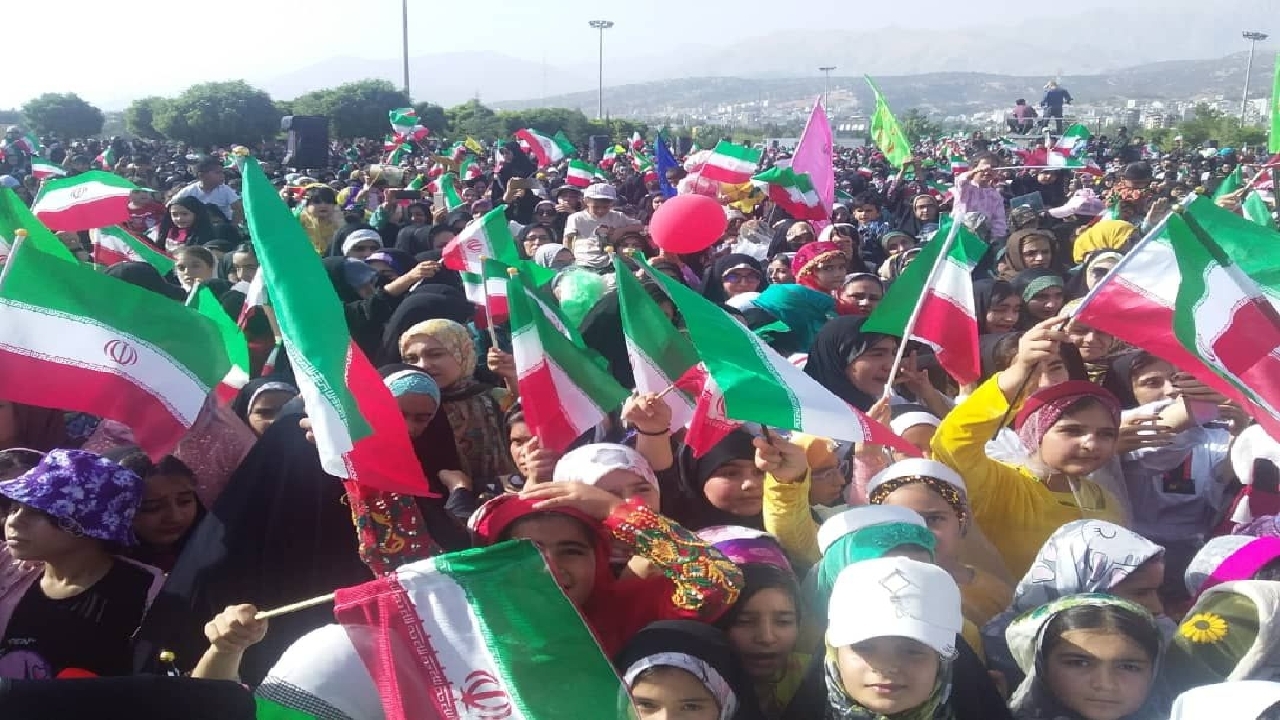 حضور پرشور یاسوجی ها در همخوانی سرود سلام فرمانده