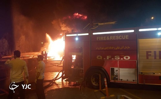 برخورد مرگبار تریلی حامل گازوئیل با خودروهای عبوری در  قم +فیلم