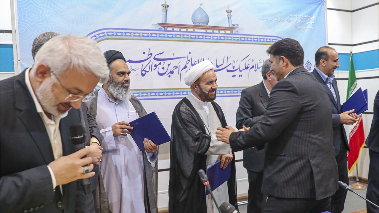 فرمانداران فارس خادم افتخاری شاهچراغ (ع) شدند