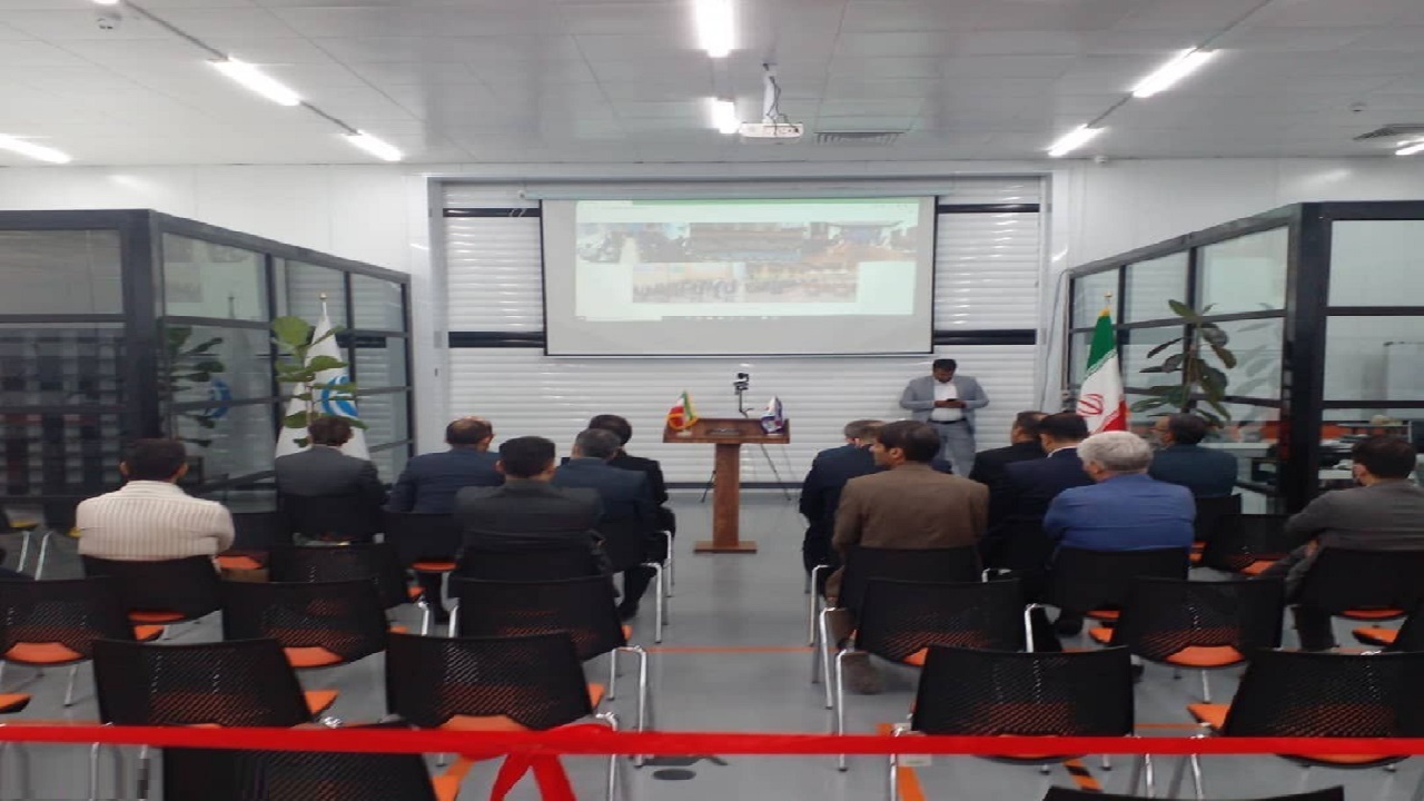رئیس جمهور یک واحد صنعتی را در استان مرکزی افتتاح کرد