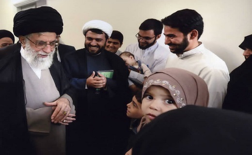 زندگی ساده، اما شیرین/ جوان نخبه یزدی با ۱۳ فرزند سبک زندگی اسلامی را ترویج داد/ با نخبه و جوانترین پدرمشهور ایران آشنا شوید