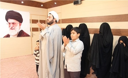 زندگی ساده، اما شیرین/ جوان نخبه یزدی با ۱۳ فرزند سبک زندگی اسلامی را ترویج داد/ با نخبه و جوانترین پدرمشهور ایران آشنا شوید