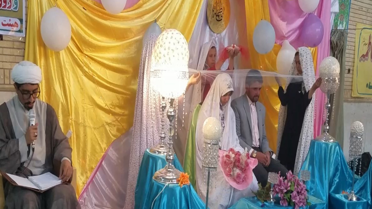 جشن ازدواج ۲ زوج جوان در حسینیه امام صادق (ع) سوریان بوانات