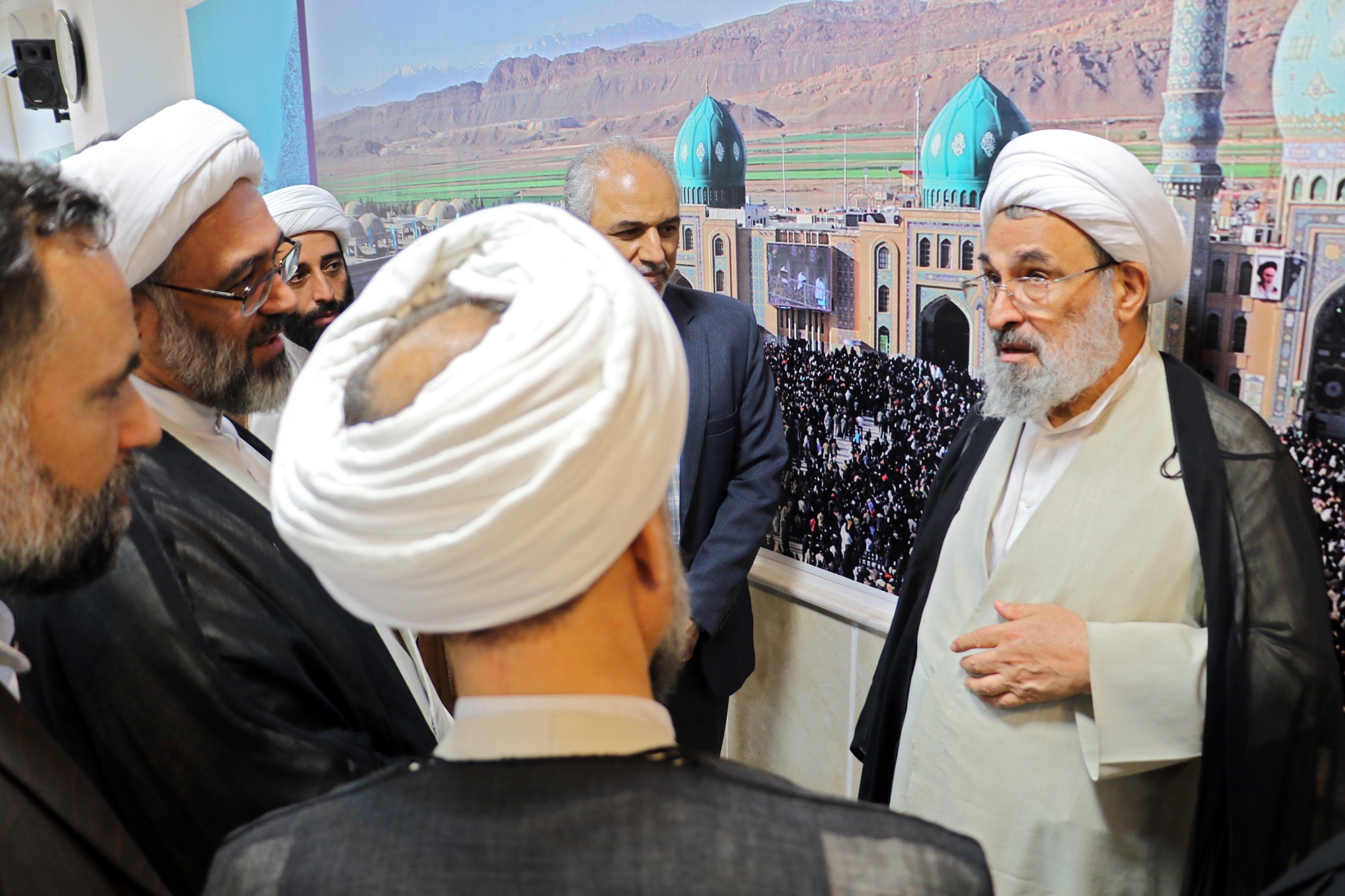 اهدای پرچم مسجد مقدس جمکران به رسانه ملی
