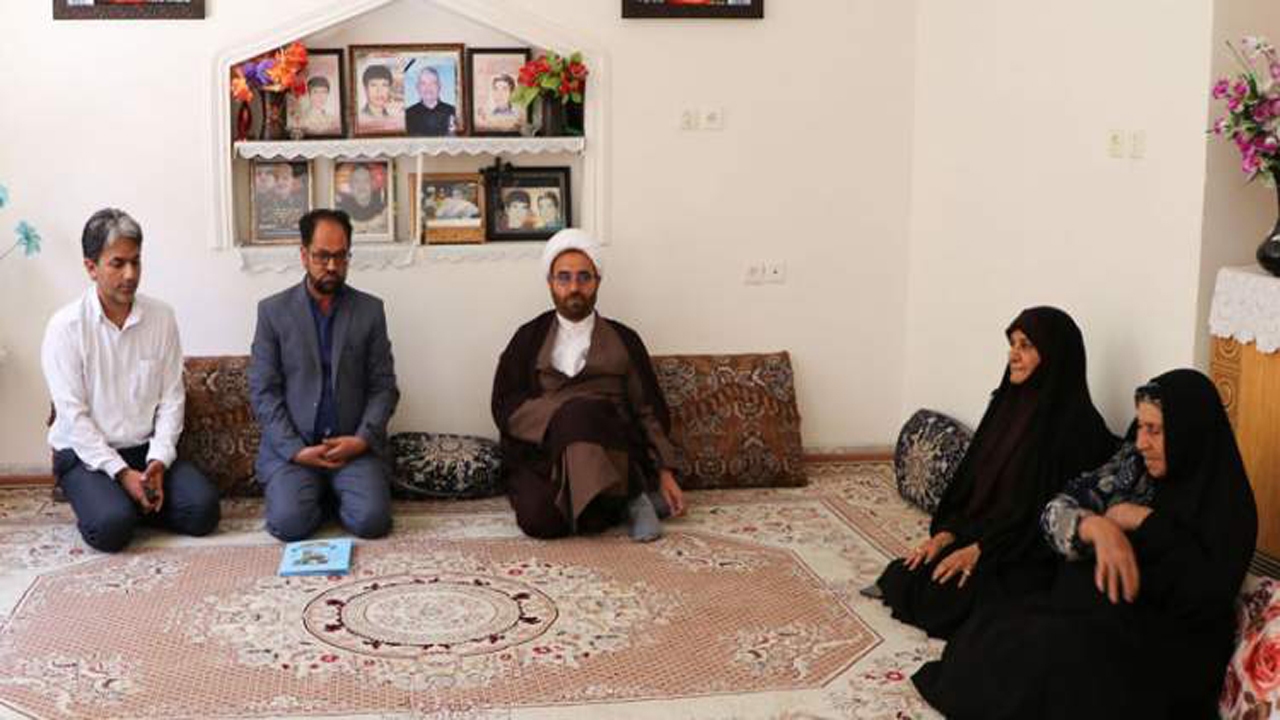بررسی مشکلات ایثارگران بوانات با حضور مدیرکل بنیاد فارس
