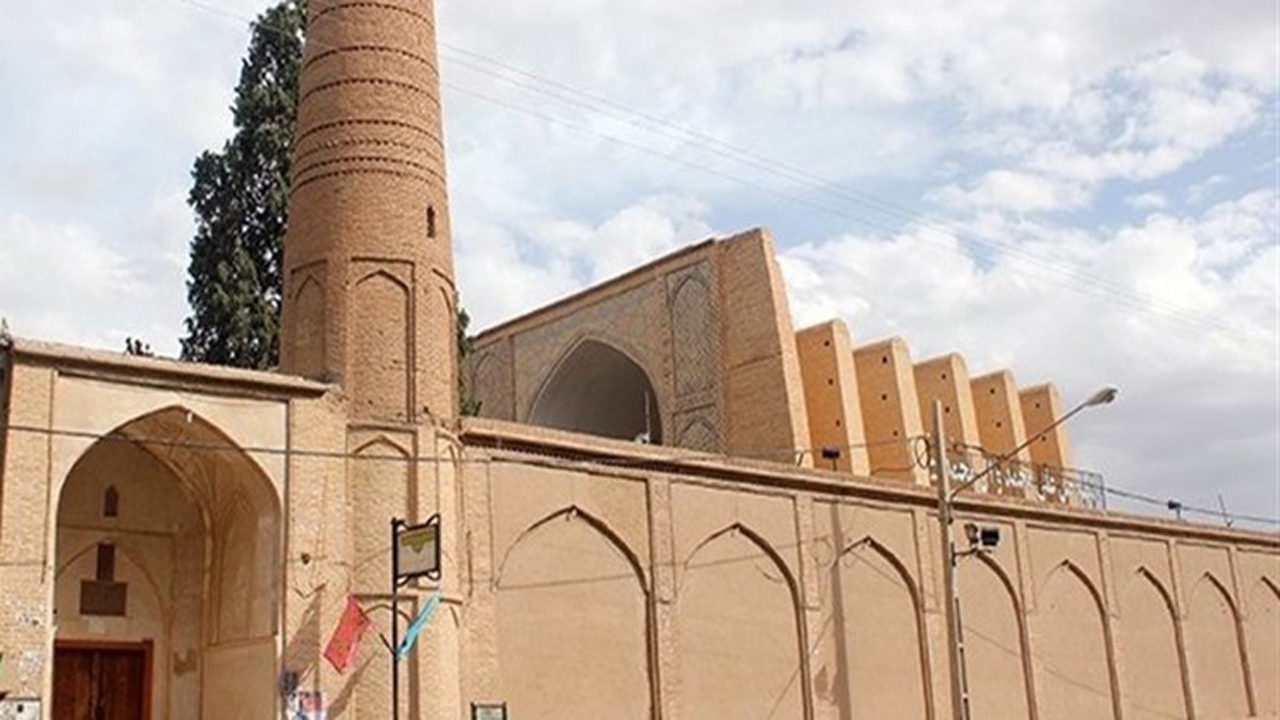 دست غارتگری و دشنه زمان بر تن مسجد هزارساله نی ریز