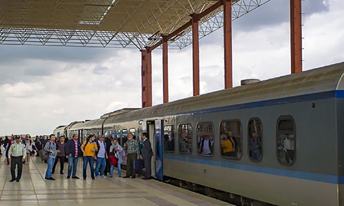 چشم به راهی سفر رئیس جمهور برای تامین اعتبار ایستگاه راه آهن همدان