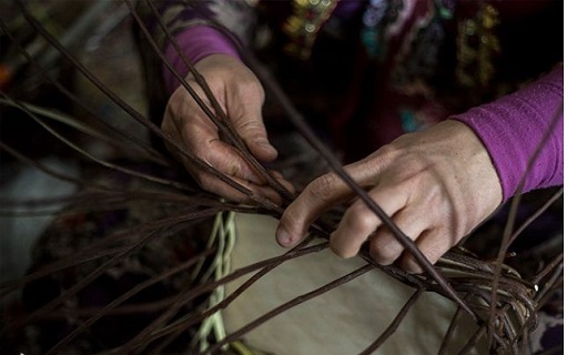 ارغوان بافی؛ هنری کهن با چاشنی طبیعت