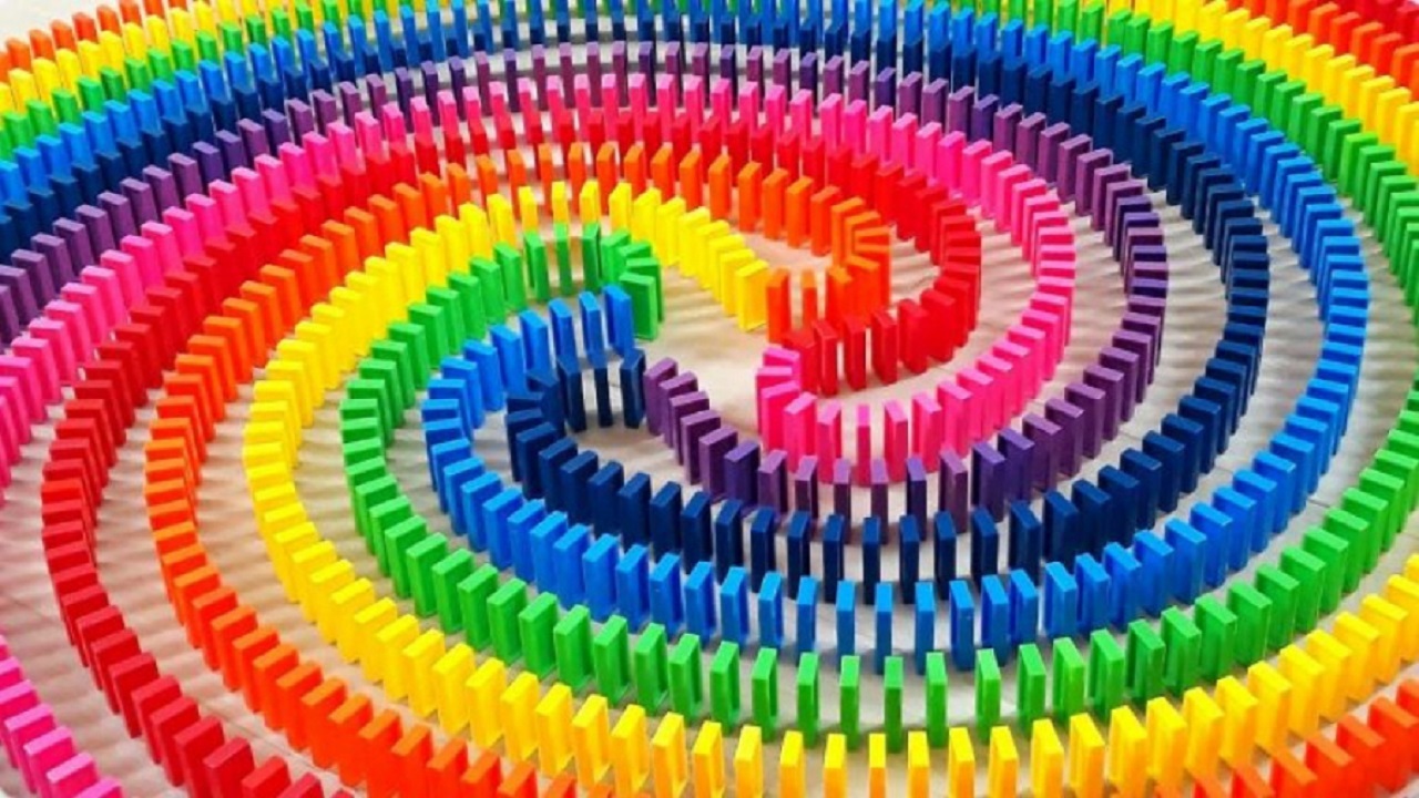 فرو ریختن دومینوی دوازده هزار قطعه‌ای + فیلم