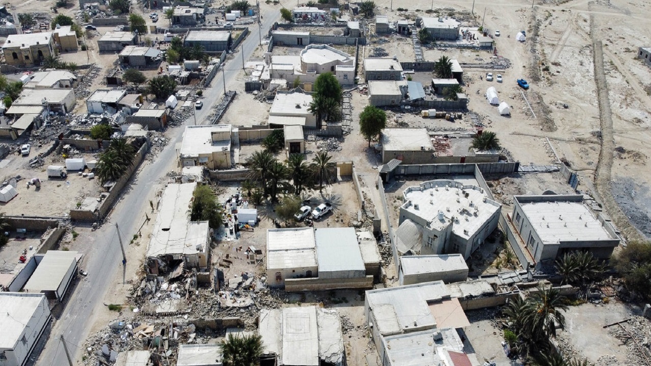 ادامه امداد رسانی ها در بیش از ۱۴ روستای زلزله زده هرمزگان+ فیلم