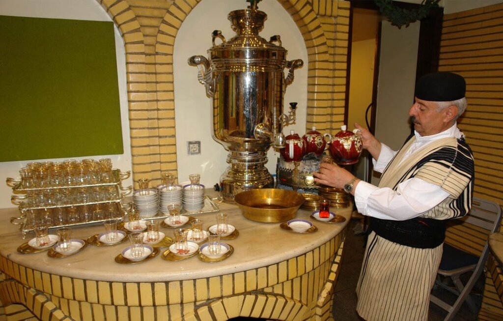 آداب نوشیدن چای در چایخانه که نمی&zwnj;دانستید