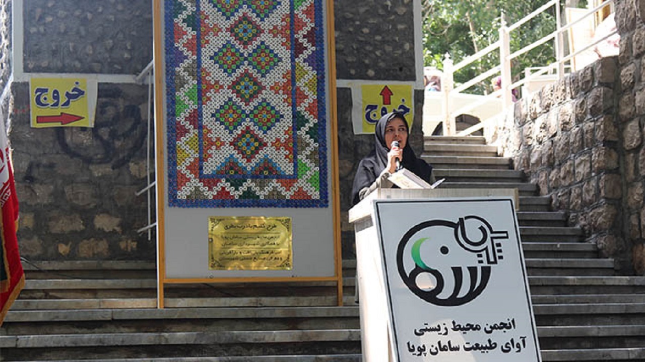 رونمایی از المان گلیم ساخته شده با درب بطری