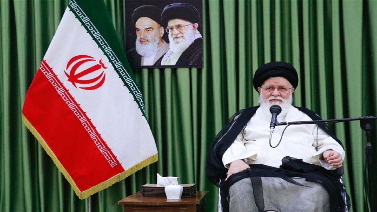 دشمن می‌خواهد بی‌بندوباری را ترویج دهد