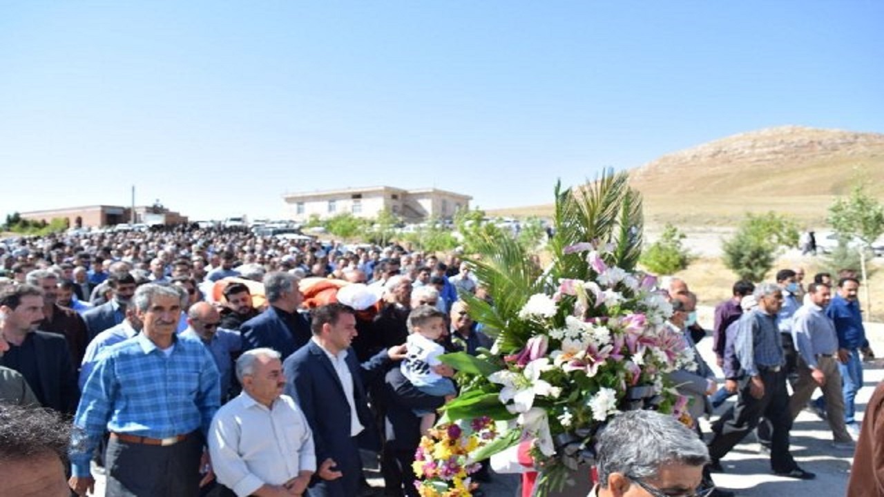 پیکر ستاره در خاک آرام گرفت