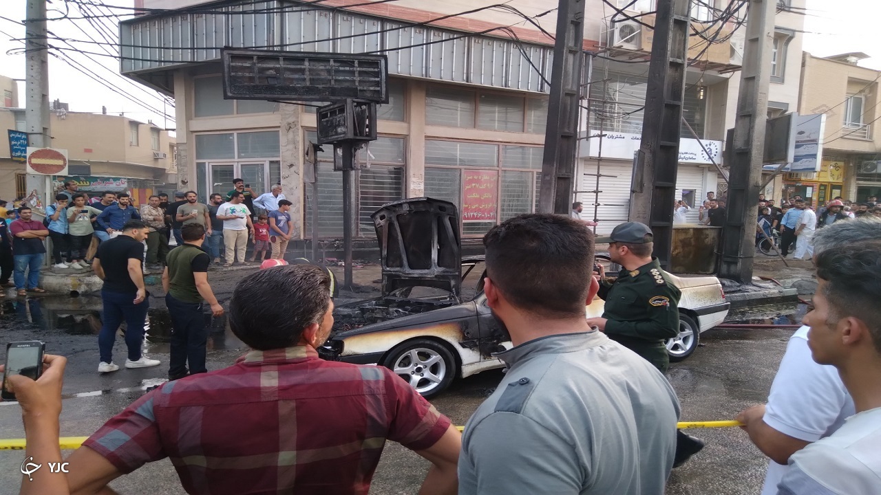 اتصال  ترانس برق یک خودرو را در خرمشهر به آتش کشید
