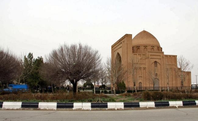 بنای هارونیه در مشهد