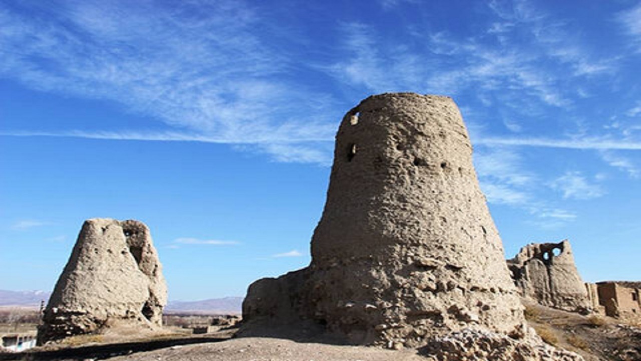 جابه جایی منبع آب سیمانی در وسط «تخت خلیل» رزن تنها راه ثبت ملی این بنای تاریخی