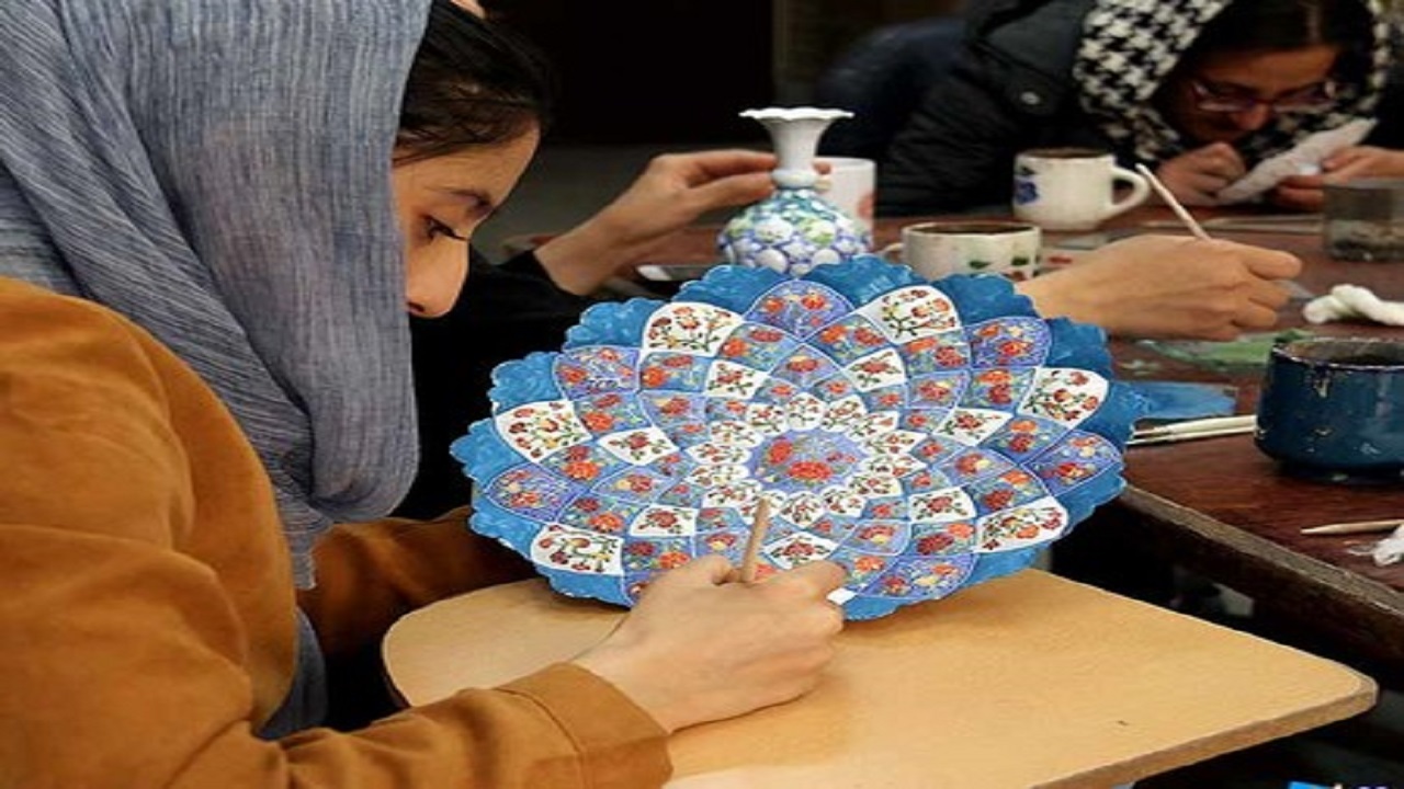 آموزش بیش از ۲۰۰ نفر از شاغلین صنایع‌دستی یزد