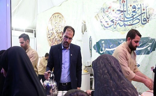 میزبانی چایخانه حضرتی حرم مطهر بانوی کرامت از زائران و مجاوران +تصاویر