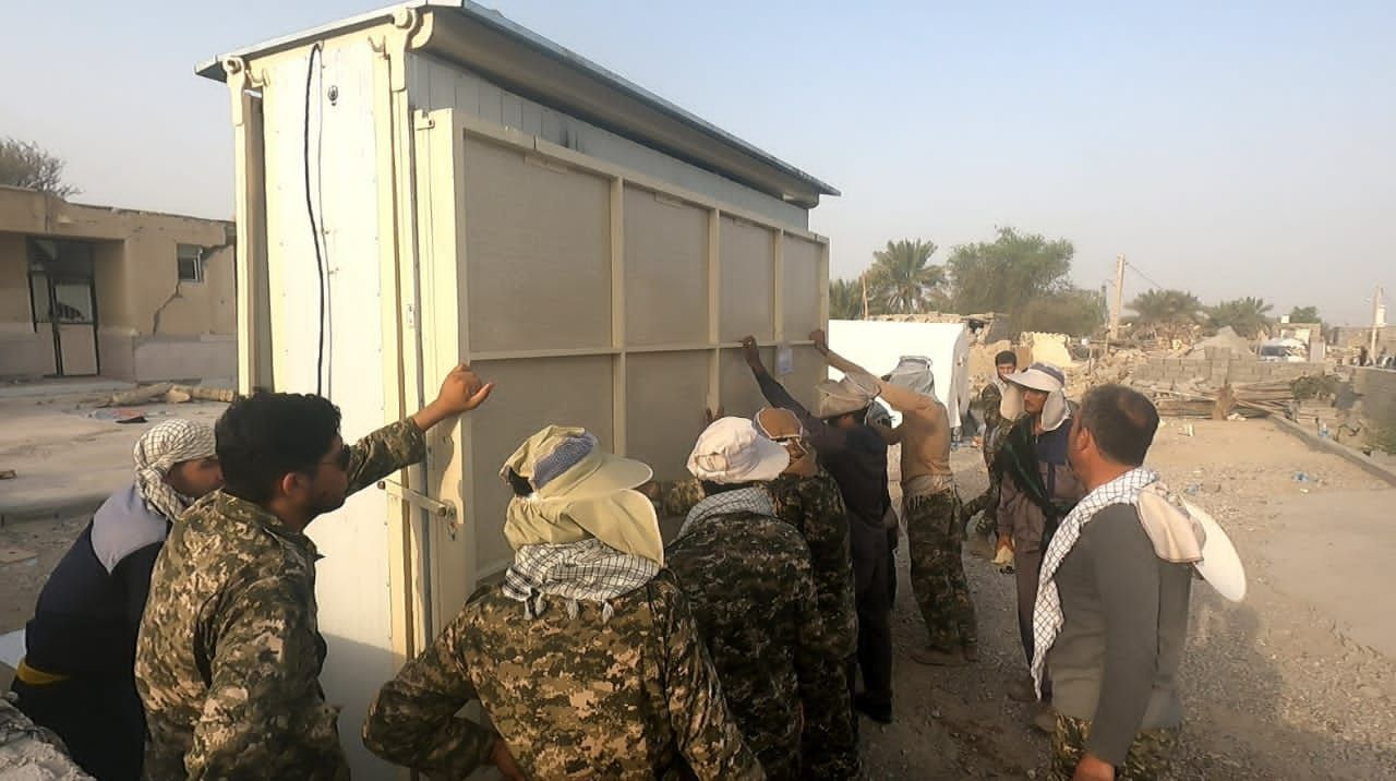 زلزله زدگان را تنها نمی&zwnj;گذاریم/ بیمارستان صحرایی سپاه در سایه&zwnj;خوش برپا شد
