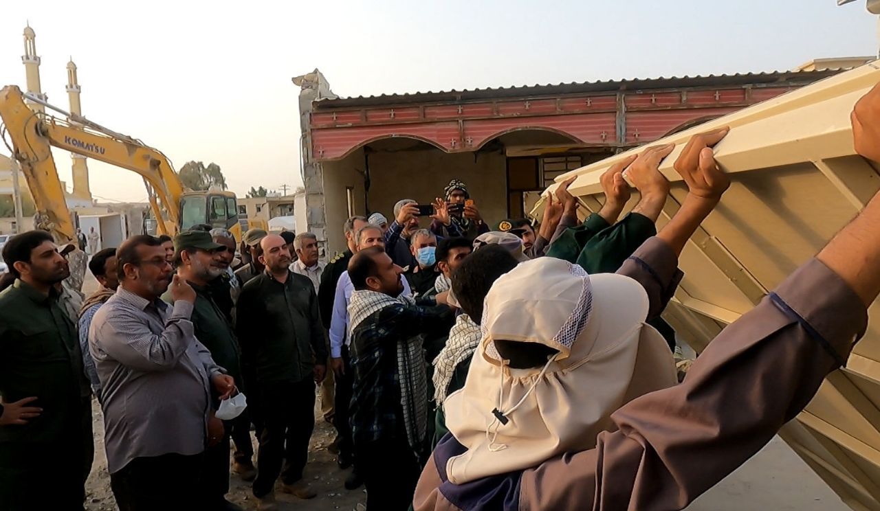 زلزله زدگان را تنها نمی&zwnj;گذاریم/ بیمارستان صحرایی سپاه در سایه&zwnj;خوش برپا شد