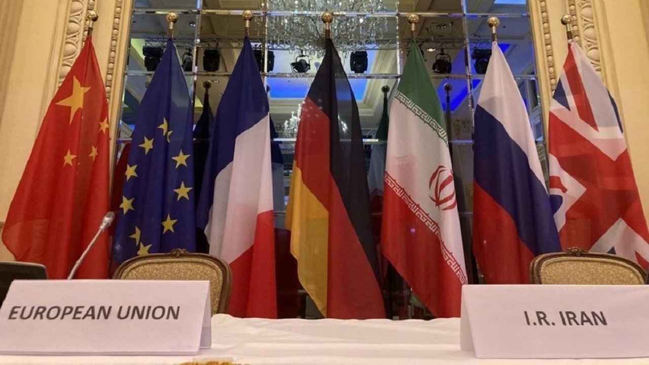 مقام ایرانی: آمریکا «حق طبیعی» ایران را شرط گذاری می‌داند