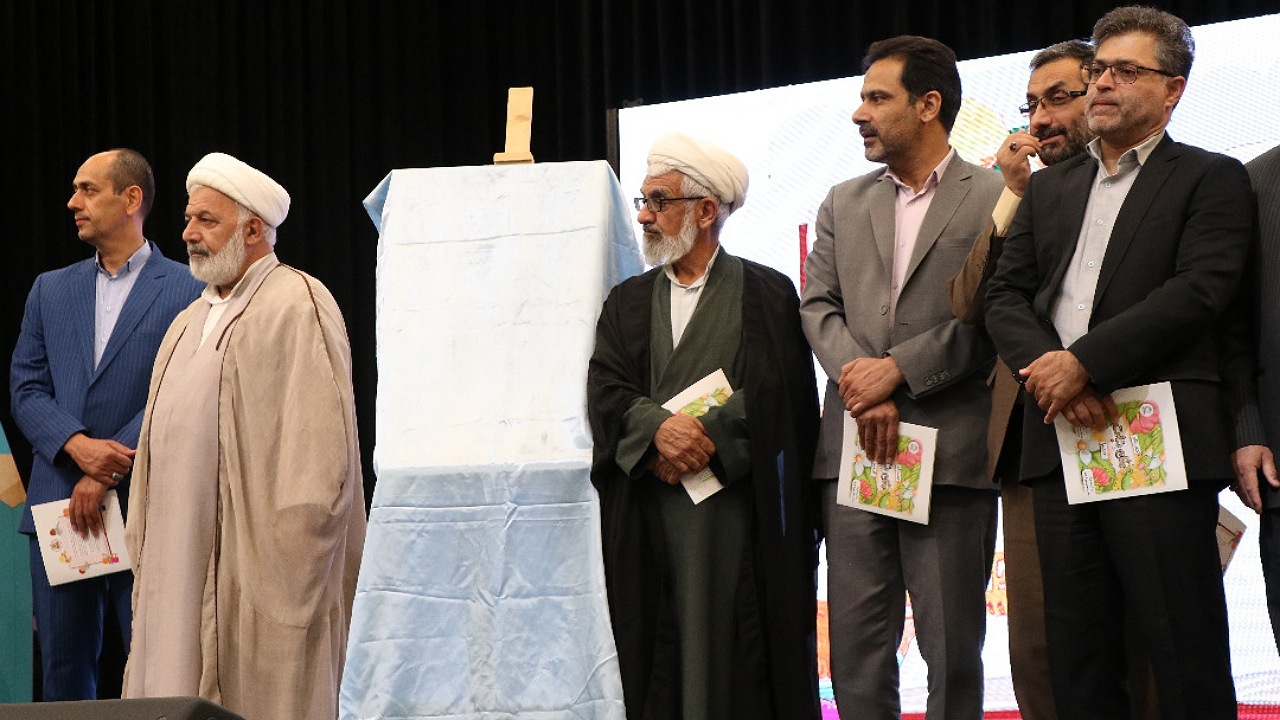 «کتاب نگو نقل و نبات آوردیم» در کاشان رونمایی شد