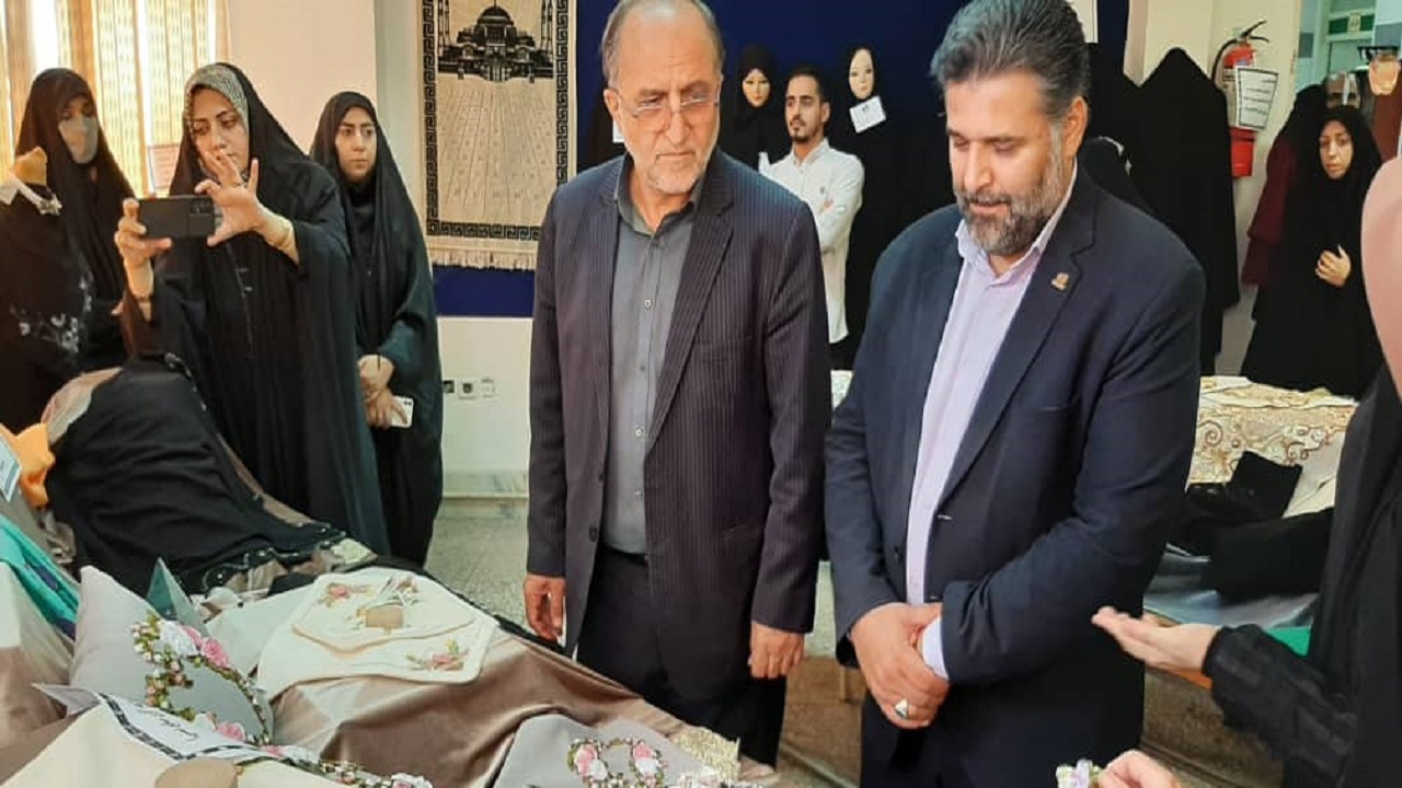 برپایی نمایشگاه صنایع دستی تبلور عفاف فاطمی در قم +تصاویر