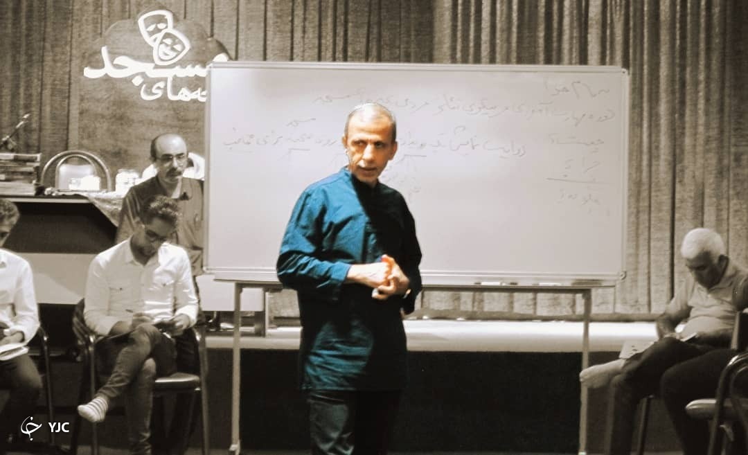 با زبان تئاتر در کشور بیگانه‌ایم/معادله معکوس قهرمان‌پروری در ایران