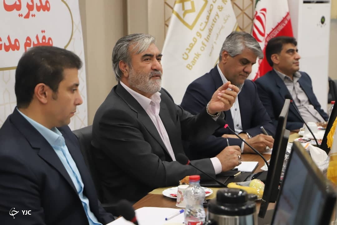 منابع بانکی نباید از استان خارج شود/از بانک های خصوصی گله داریم