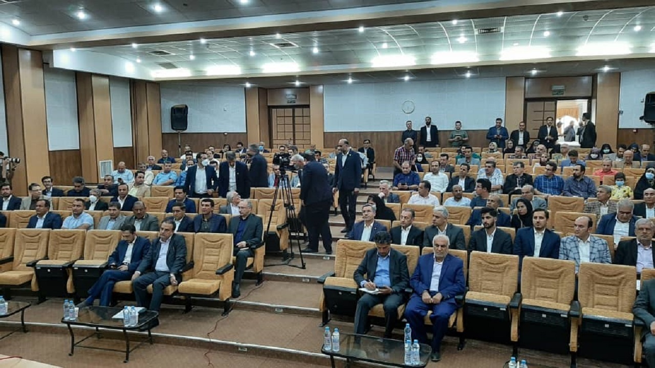 تجلیل از صنعتگران و تولید کنندگان استان قزوین