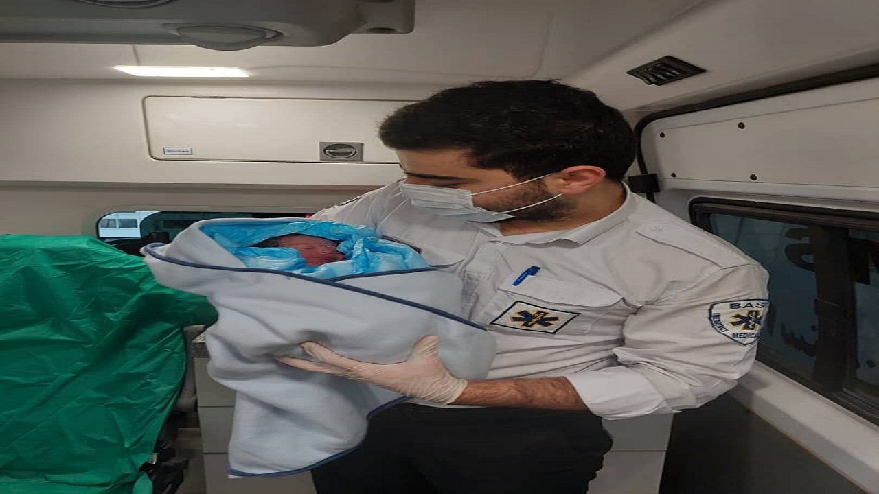 به دنیا آمدن نوزاد عجول در آمبولانس اورژانس قزوین