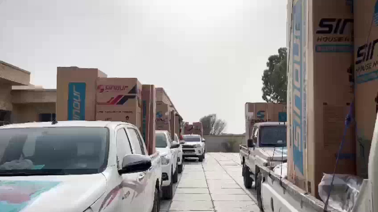 توزیع یخچال بین زلزله زدگان غرب هرمزگان+فیلم