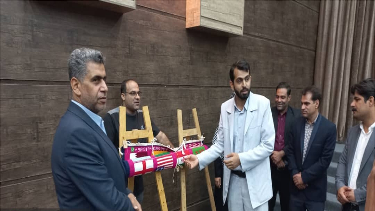 رونمایی از گلیم دستباف جام جهانی در شیراز