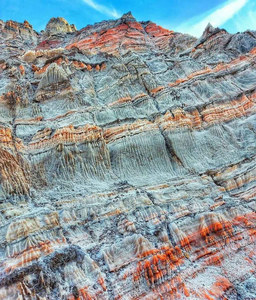 نمایی از گنبد نمکی جاشک
