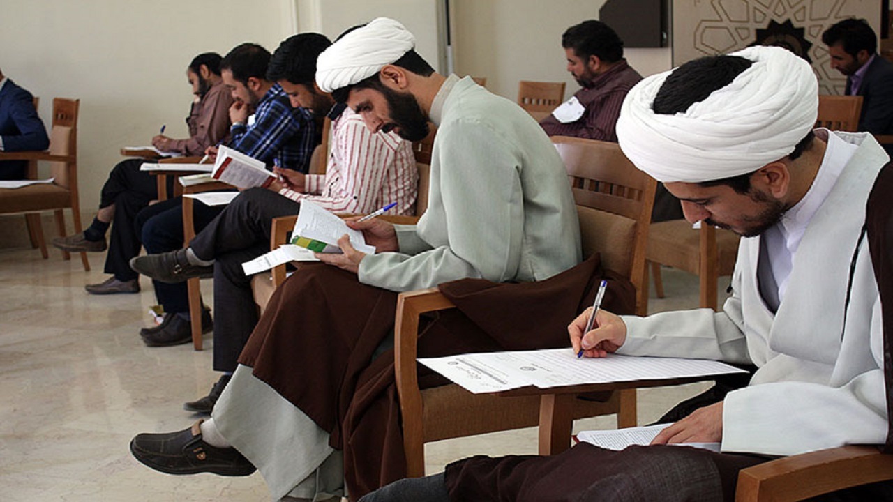 آزمون دانشگاه علوم اسلامی رضوی برگزار شد