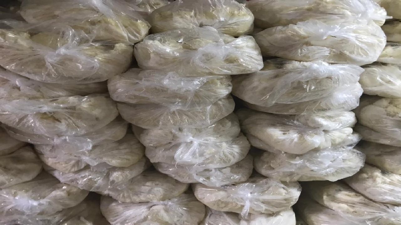 کشف ۳ تن پنیر پیتزای تقلبی در چهارمحال و بختیاری