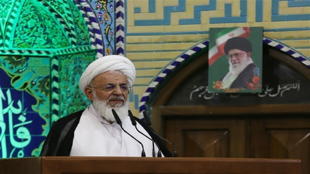 استکبار جهانی با ترویج بی بند و باری درصدد تباهی جامعه است