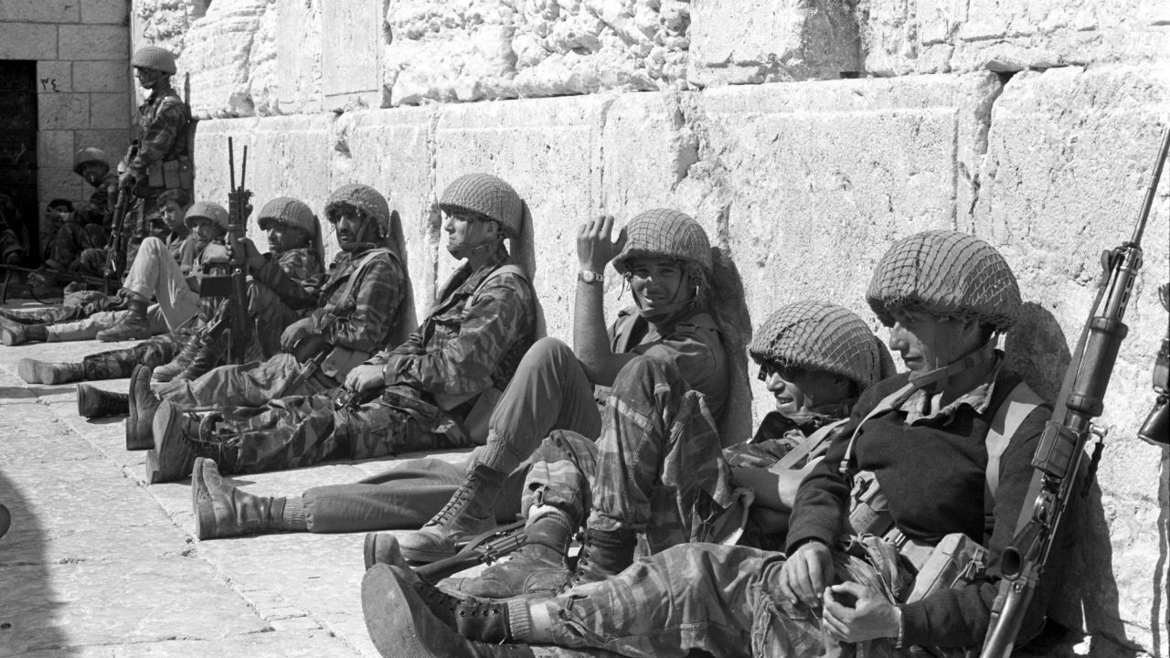 پس از ۵۵ سال گور جمعی سربازان مصری در سرزمین‌های اشغالی آشکار شد