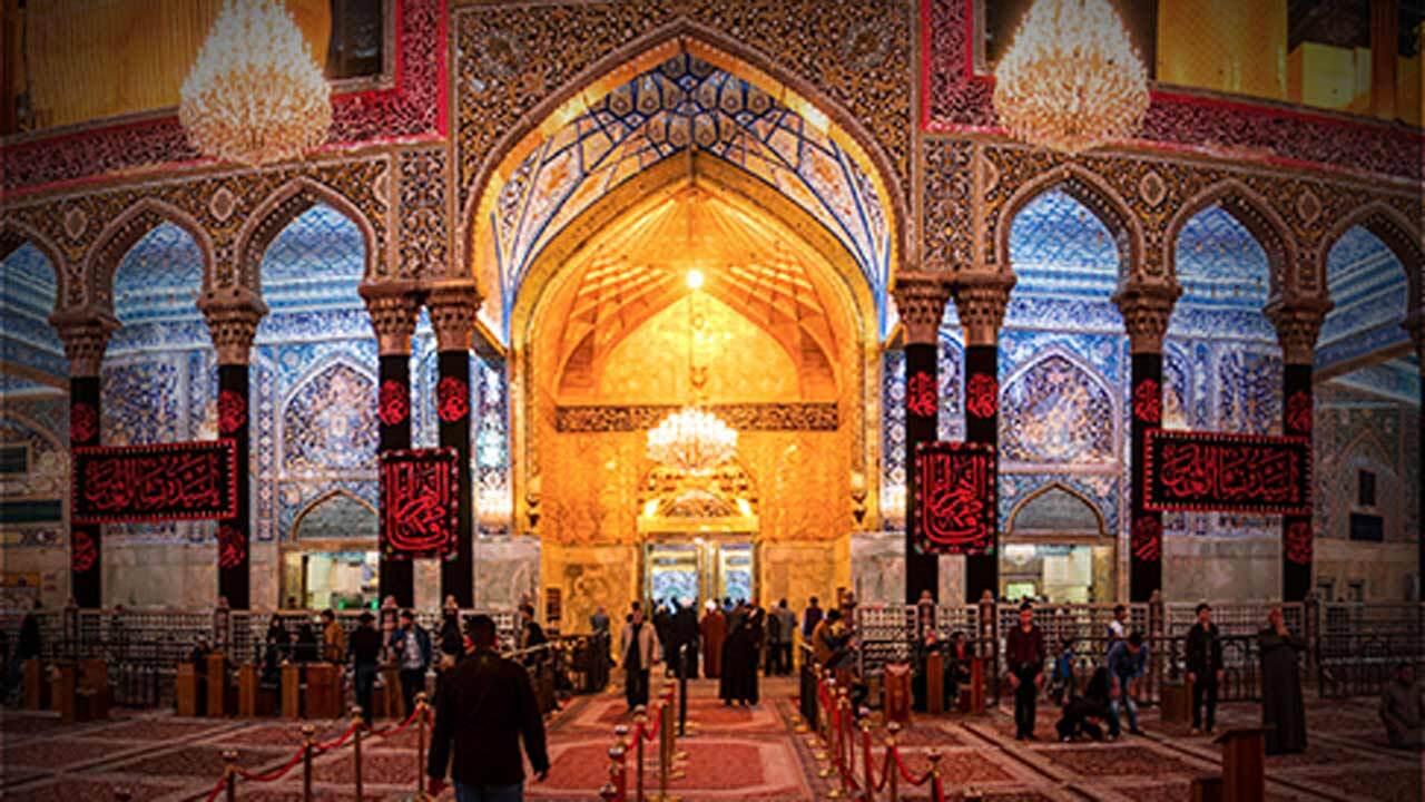 قرائت زیارت عاشورا در حرم امام حسین (ع) در روز عرفه + فیلم