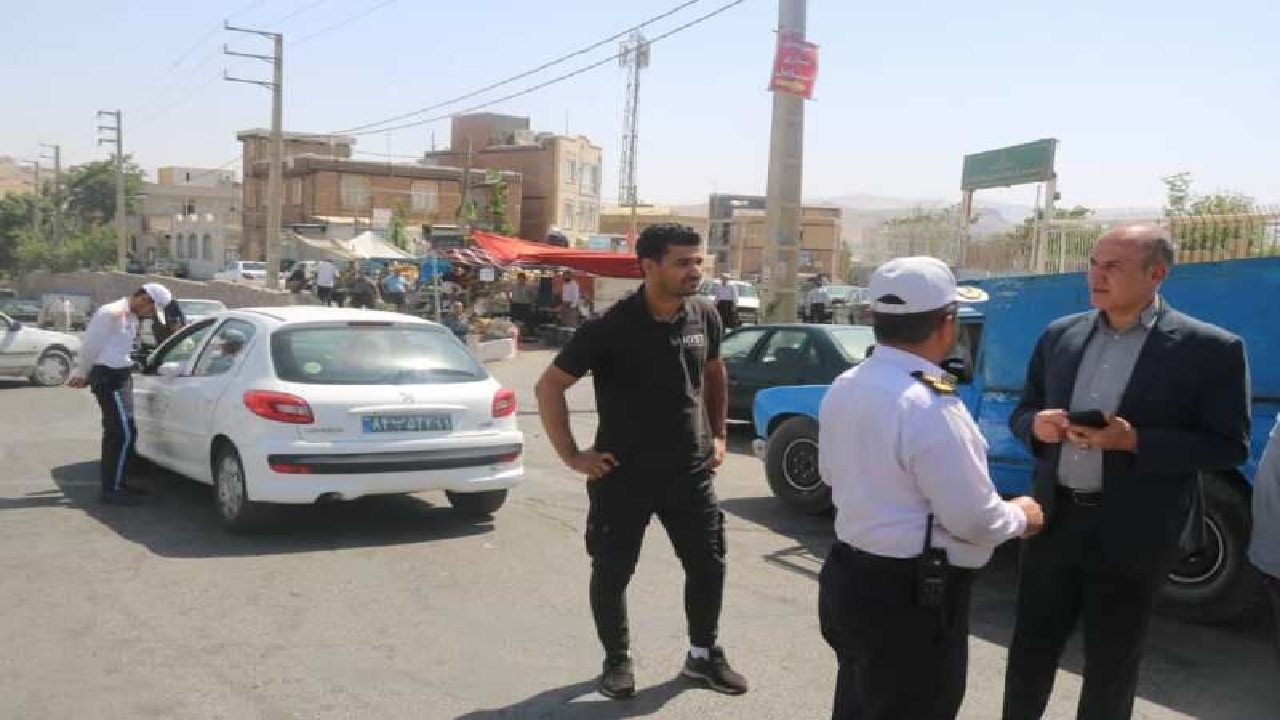 ساماندهی وانت‌های میوه فروش در سنندج