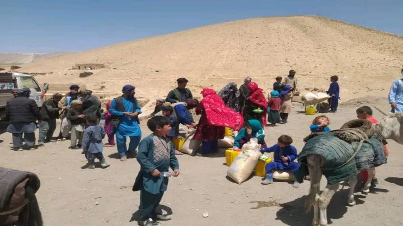 مساعدت مواد غذایی مؤسسه خیریه کودکان افغانستان به بیجا شدگان بلخاب + تصاویر