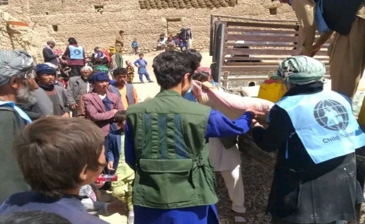 مساعدت مواد غذایی مئوسسه خیریه کودکان افغانستان به بیجا شدگان بلخاب + تصاویر